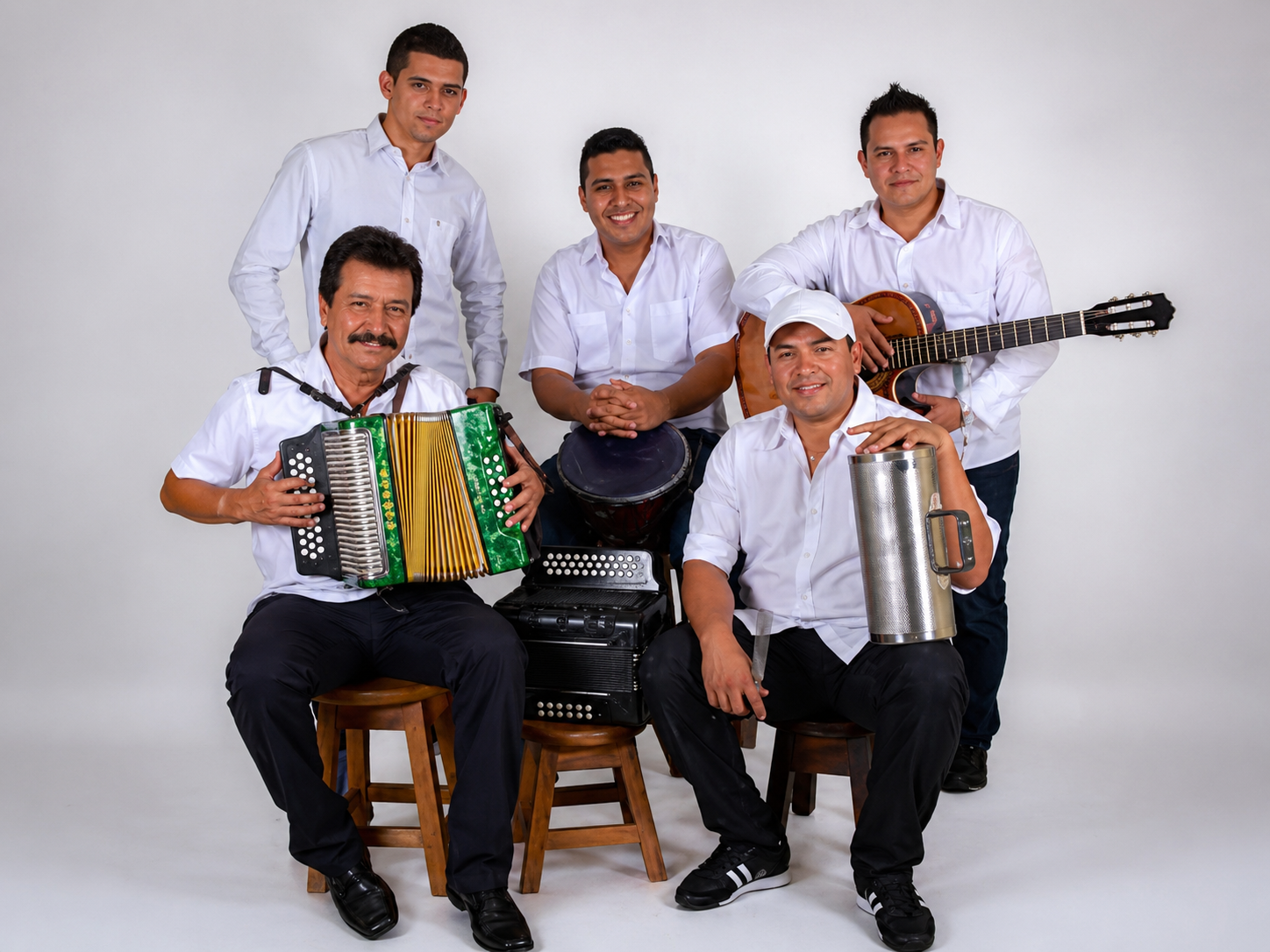 Parranda vallenata en Manizales - Estampa Vallenata tocando en fiesta